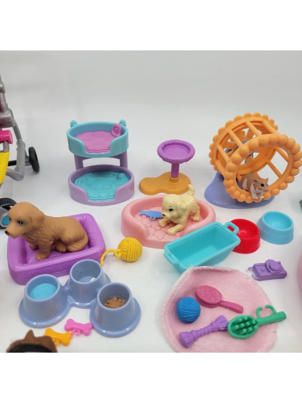 Barbie Dollhouse Mixed Lot of Playset Accessories - PETS & Animals 48 Pieces - Picture 4 of 9